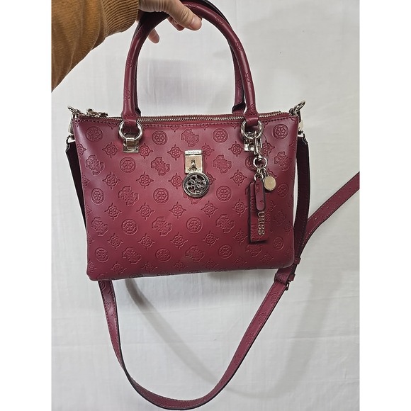 Guess Brand Ninnette Society Purse Handbag Crossbody Merlot Gold Hardware Charms - Picture 1 of 16